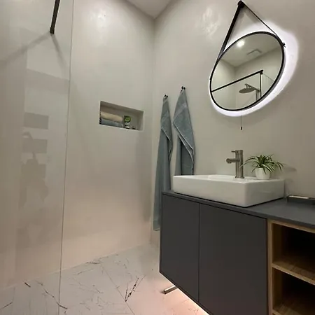 Apartman Blizko Centra, Parkovani A Wifi Zdarma Apartment